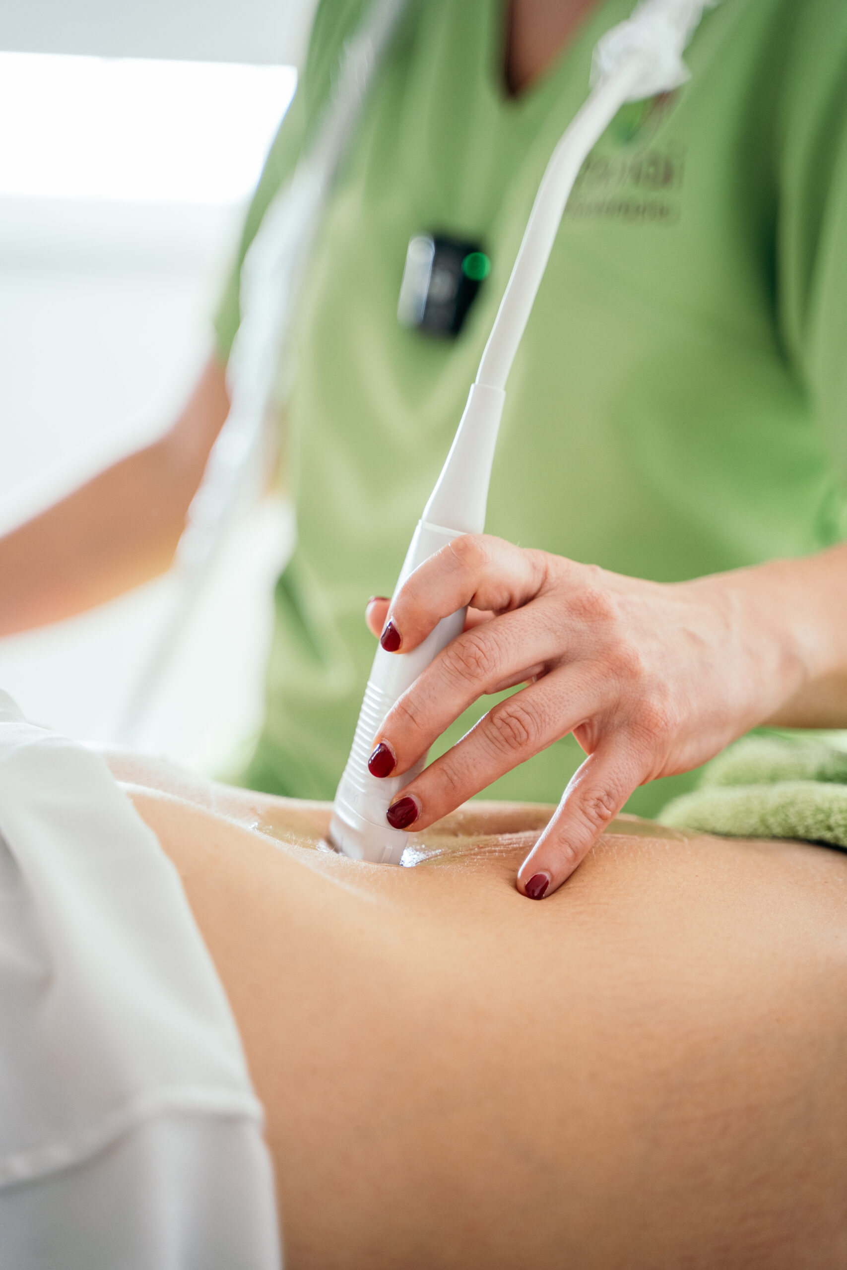 Rehabilitación postparto en Boadilla para suelo pélvico y abdomen en consulta clínica